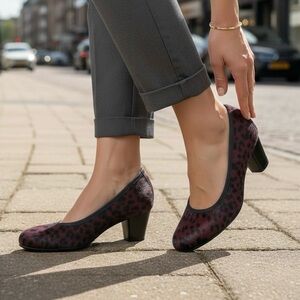 Vionic Mabrey Orthaheel Technology Slip on Pumps Heels Size 7 Calf Hair Burgundy